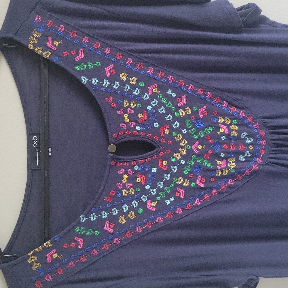 Embroidered Top - Picture 3 of 6